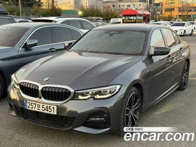 BMW 3-Series 330e M Sport 2021