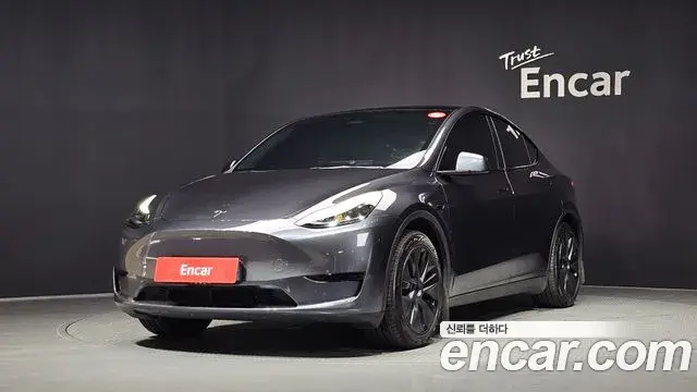 Tesla Model Y RWD 2025