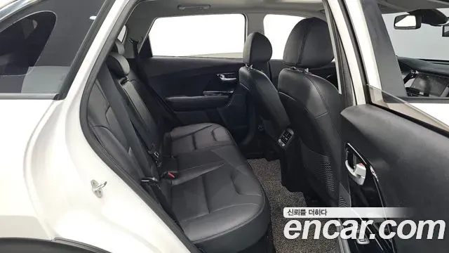 Kia Niro 1.6 HEV Noblesse 2019 — фото 12