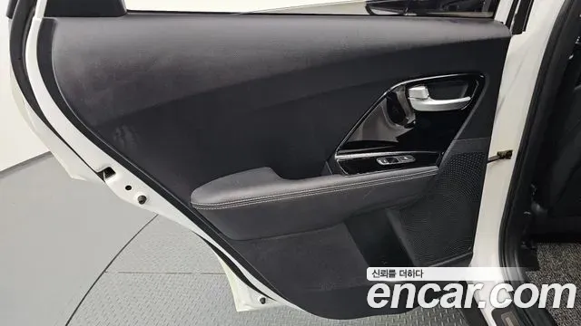 Kia Niro 1.6 HEV Noblesse 2019 — фото 25