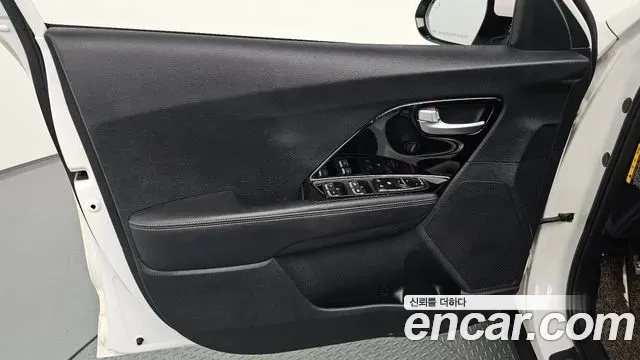 Kia Niro 1.6 HEV Noblesse 2019 — фото 24