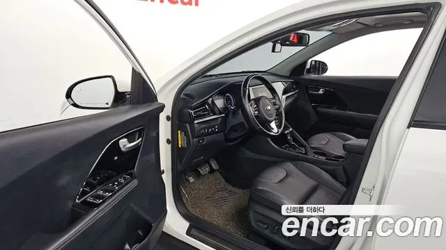 Kia Niro 1.6 HEV Noblesse 2019 — фото 10
