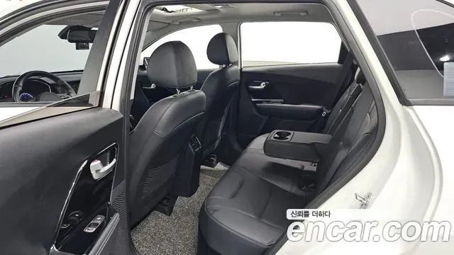 Kia Niro 1.6 HEV Noblesse 2019 — фото 26