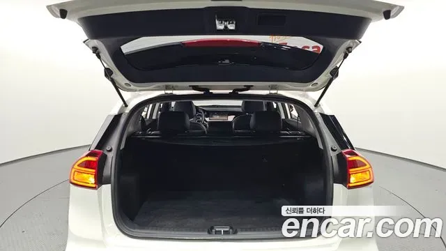 Kia Niro 1.6 HEV Noblesse 2019 — фото 31