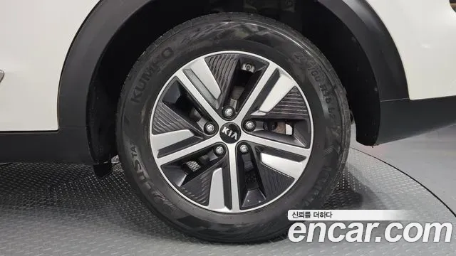 Kia Niro 1.6 HEV Noblesse 2019 — фото 21