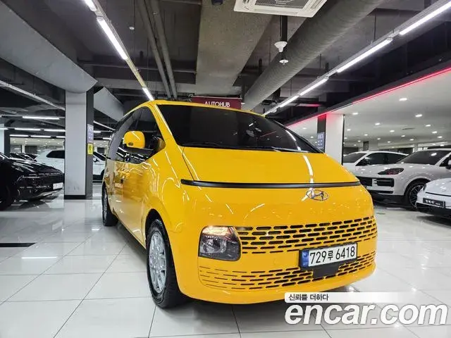 Hyundai Staria Tourer 11-Seater Modern 2022