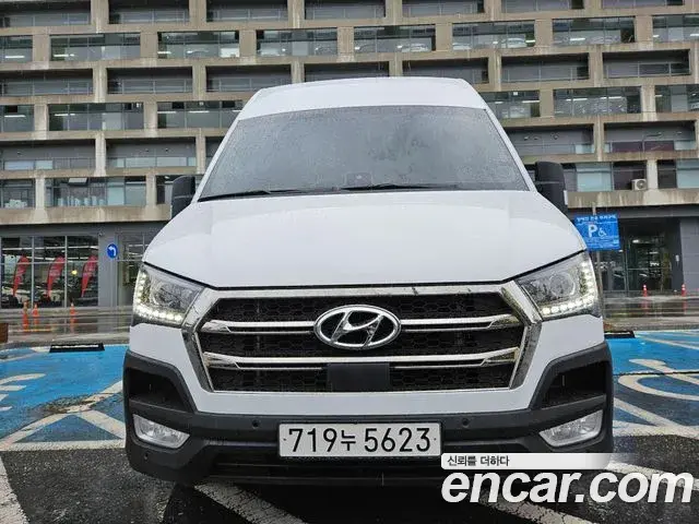 Hyundai Solati 15-seater Luxury 2025