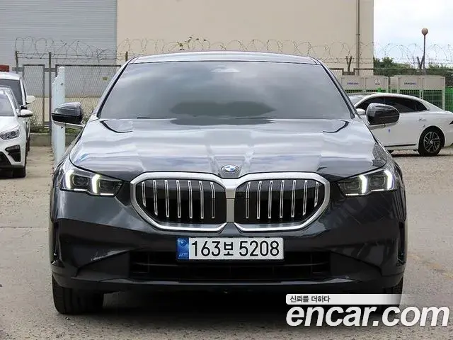 BMW 5-Series 520i 2024