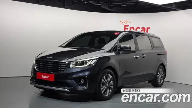 Kia Carnival 9-Seater Luxury 2019