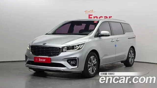 Kia Carnival 9-Seater Luxury 2020