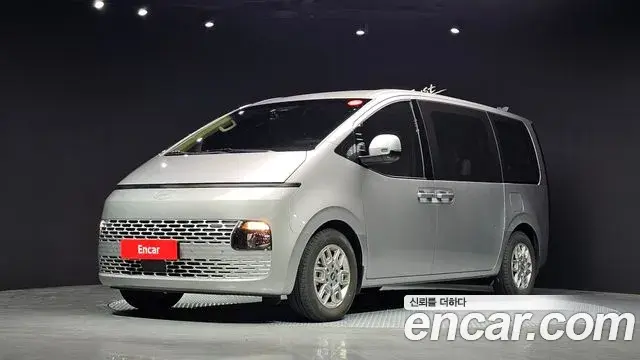 Hyundai Staria 4WD Tourer 11-Seater Modern 2025