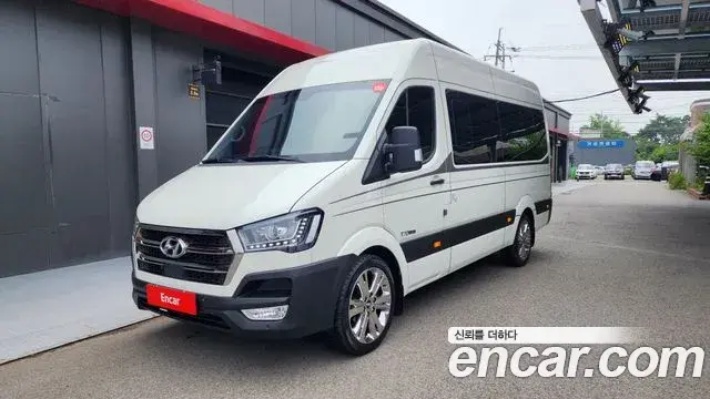 Hyundai Solati 15-seater Luxury 2024