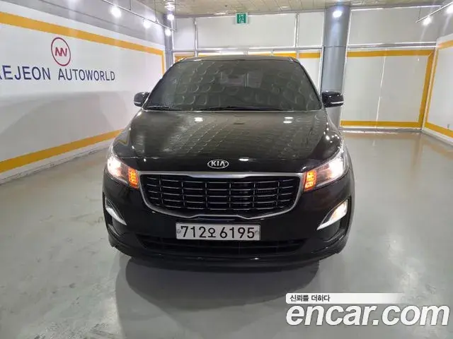 Kia Carnival 11-Seater Deluxe 2020