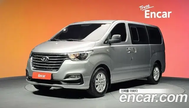 Hyundai Starex Van 5-Seater Modern 2020