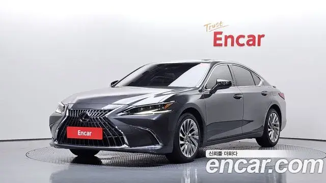 Lexus ES Executive 2023