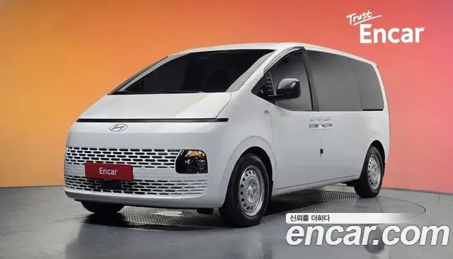 Hyundai Staria Tourer 11-Seater Smart 2024