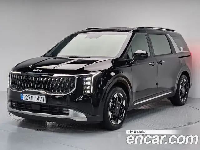 Kia Carnival Gasoline 9-Seater Signature 2025