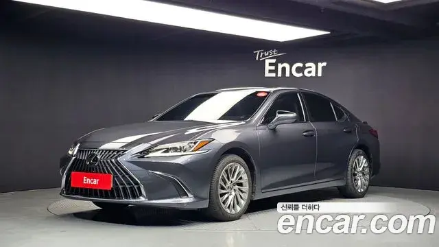 Lexus ES Luxury Plus 2023