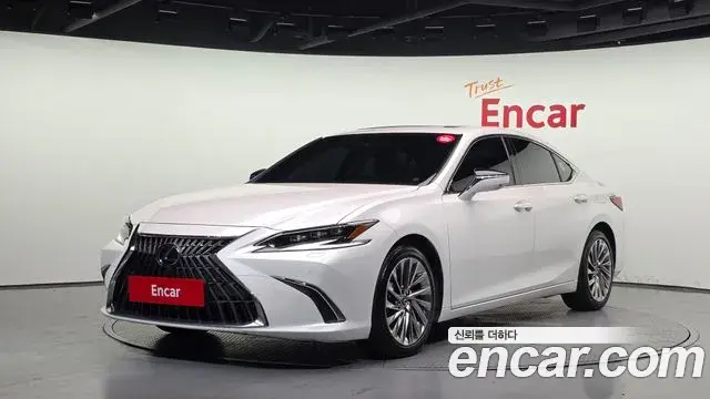Lexus ES Executive 2024