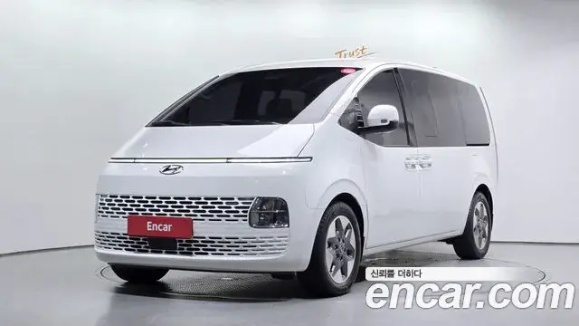 Hyundai Staria 4WD Tourer 9-Seater Modern 2022