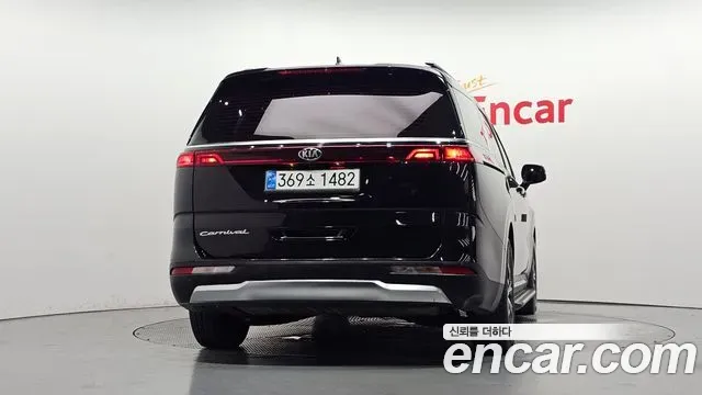 Kia Carnival Diesel 9-Seater Signature 2020 — фото 4