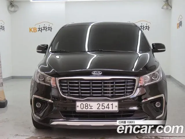 Kia Carnival 9-Seater Luxury 2019 — фото 3