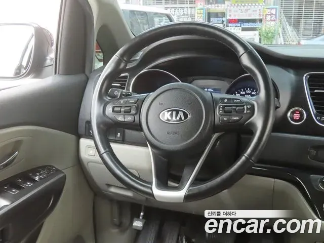 Kia Carnival 9-Seater Luxury 2019 — фото 19