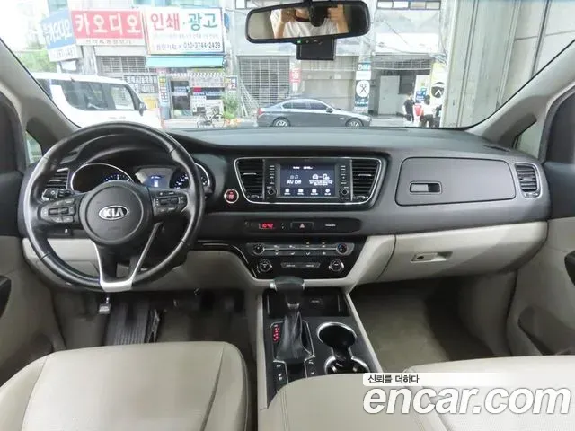 Kia Carnival 9-Seater Luxury 2019 — фото 7