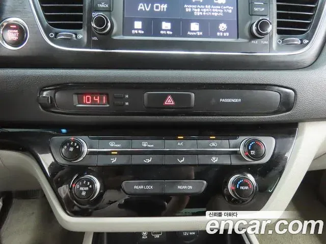 Kia Carnival 9-Seater Luxury 2019 — фото 12