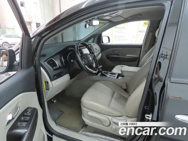 Kia Carnival 9-Seater Luxury 2019 — фото 5