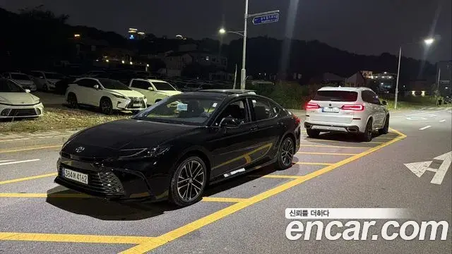 Toyota Camry 2.5 XLE Premium Hybrid 2026