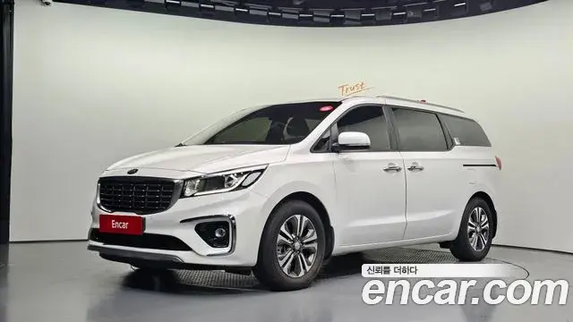 Kia Carnival 9-Seater Luxury 2019
