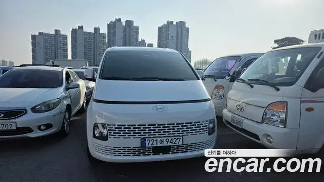 Hyundai Staria Tourer 11-Seater Modern 2023