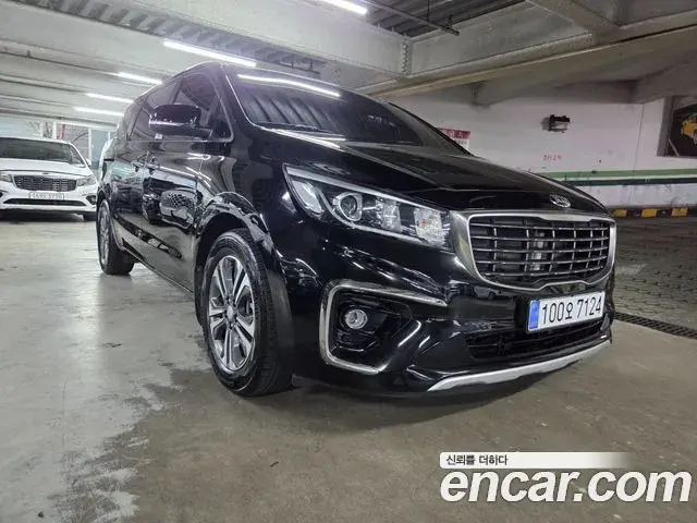 Kia Carnival 9-Seater Luxury 2019