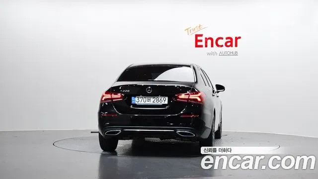 Mercedes-Benz A-Class A220 Sedan 2021 — фото 4
