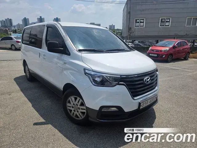 Hyundai Starex Van 5-Seater Smart 2020