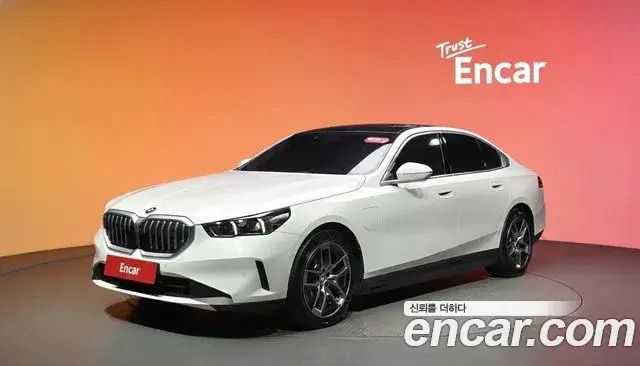 BMW 5-Series 530e 2025