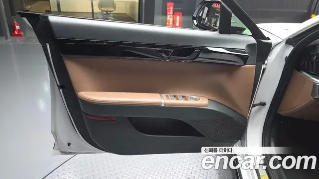 Hyundai Grandeur 2,5 Gasoline 2WD Premium 2023 — фото 24