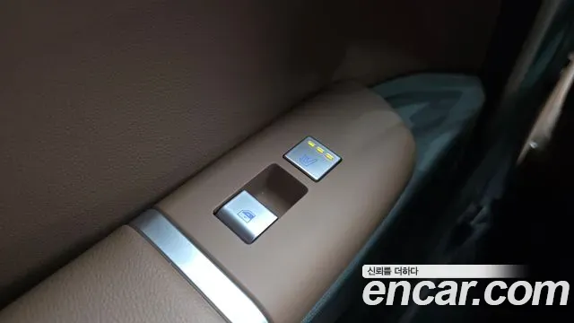 Hyundai Grandeur 2,5 Gasoline 2WD Premium 2023 — фото 19