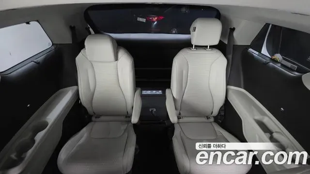 Kia Carnival Diesel 9-Seater Signature 2023 — фото 18
