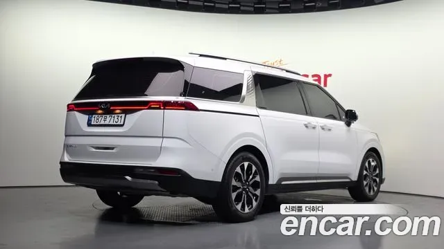 Kia Carnival Diesel 9-Seater Signature 2023 — фото 2
