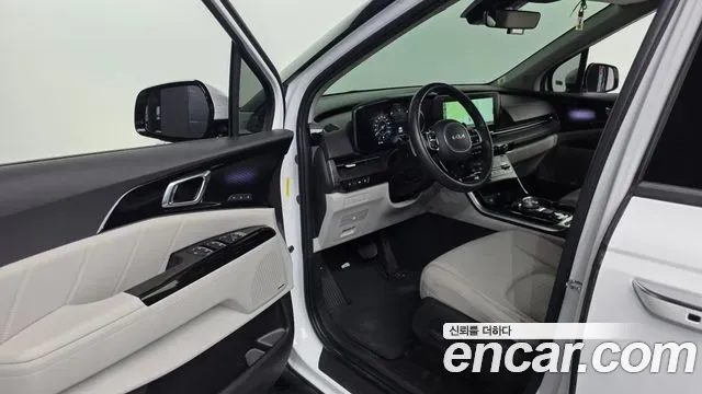Kia Carnival Diesel 9-Seater Signature 2023 — фото 10