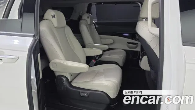 Kia Carnival Diesel 9-Seater Signature 2023 — фото 12