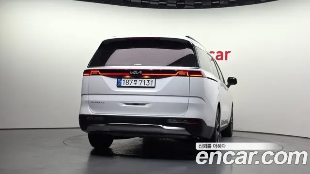 Kia Carnival Diesel 9-Seater Signature 2023 — фото 4