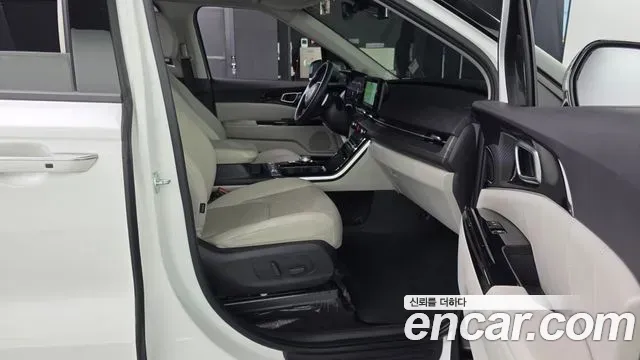 Kia Carnival Diesel 9-Seater Signature 2023 — фото 11