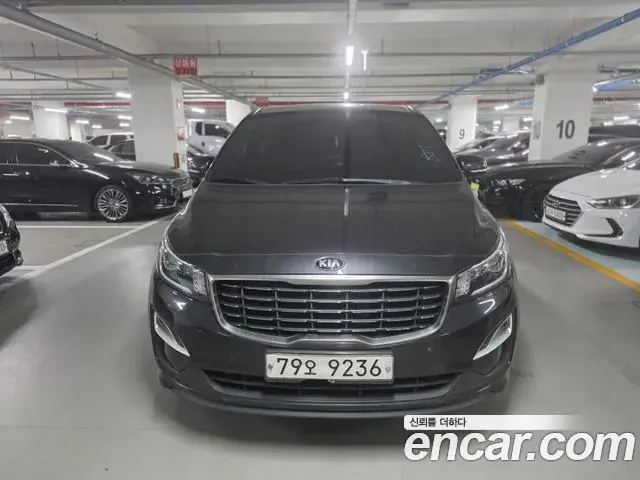 Kia Carnival 11-Seater Deluxe 2019