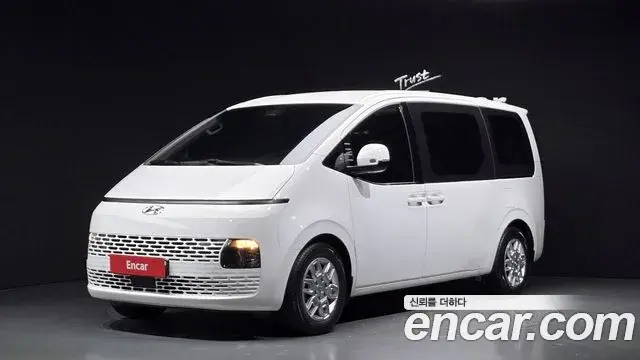Hyundai Staria 4WD Tourer 9-Seater Modern 2022
