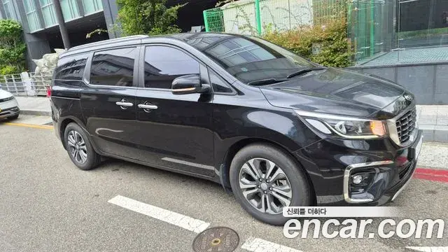 Kia Carnival 9-Seater Luxury 2019
