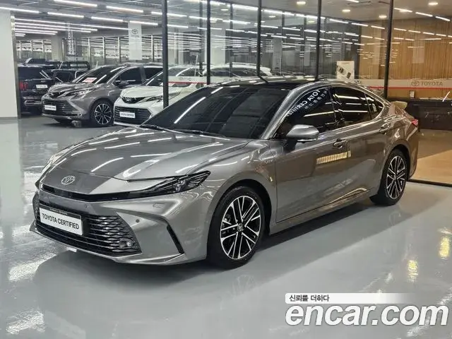 Toyota Camry 2.5 XLE Premium Hybrid 2025