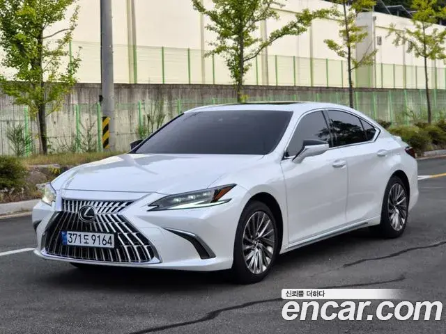 Lexus ES Executive 2025